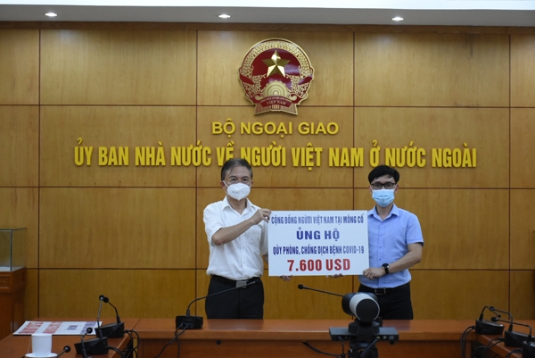 Người Việt ở châu Âu và Mông Cổ quyên góp ủng hộ công tác phòng chống dịch COVID-19 tại quê nhà