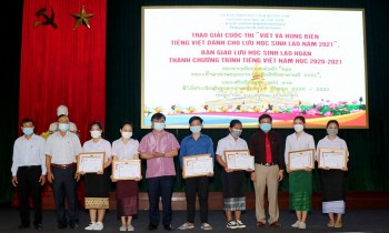 Lưu học sinh Lào Natsa Douangpanya giành giải nhất cuộc thi hùng biện tiếng Việt tại Quảng Nam Lưu học sinh Lào Natsa Douangpanya giành giải nhất cuộc thi hùng biện tiếng Việt tại Quảng Nam
