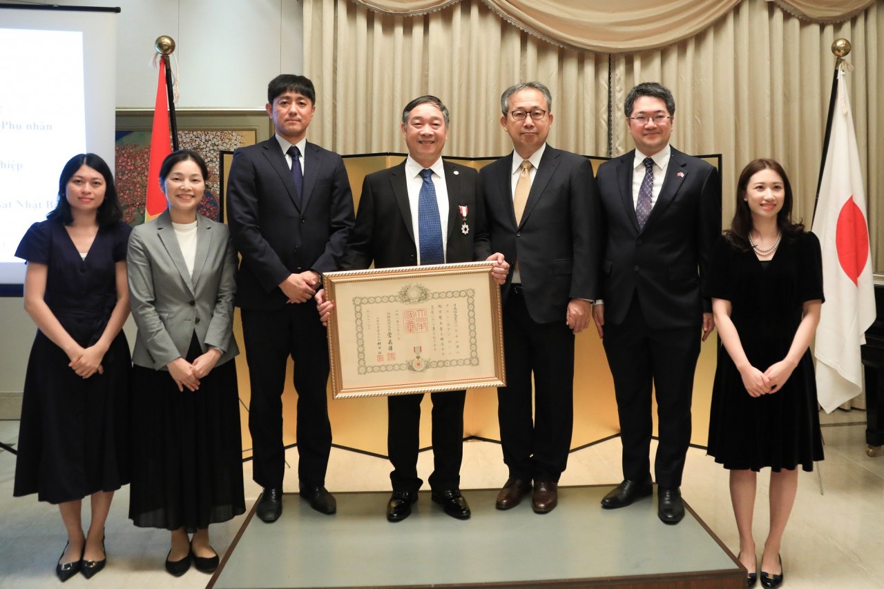 Ông Nguyễn Hoàng Long nhận huân chương "Mặt trời mọc, tia Vàng và Bạc” của Nhà nước Nhật Bản
