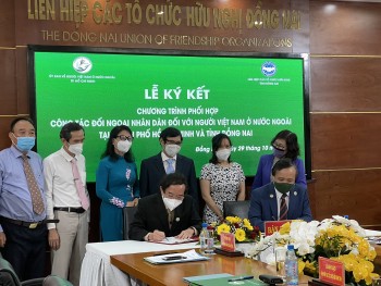 DUFO và Ủy ban về NVNONN TP Hồ Chí Minh ký kết chương trình về công tác đối ngoại nhân dân