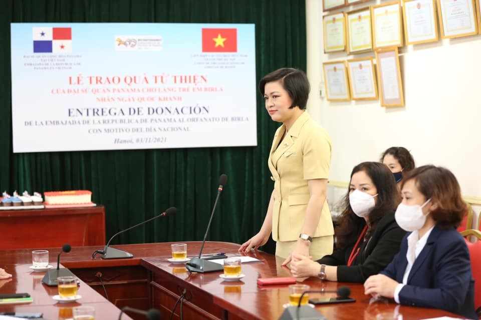 HAUFO, Đại sứ quán Panama tại Việt Nam tặng áo ấm cho các em nhỏ Làng trẻ em Birla Hà Nội