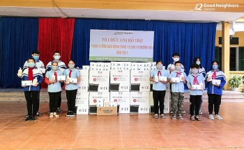 gni ho tro vat tu y te tri gia tren 110 trieu dong cho cac truong hoc hoa binh