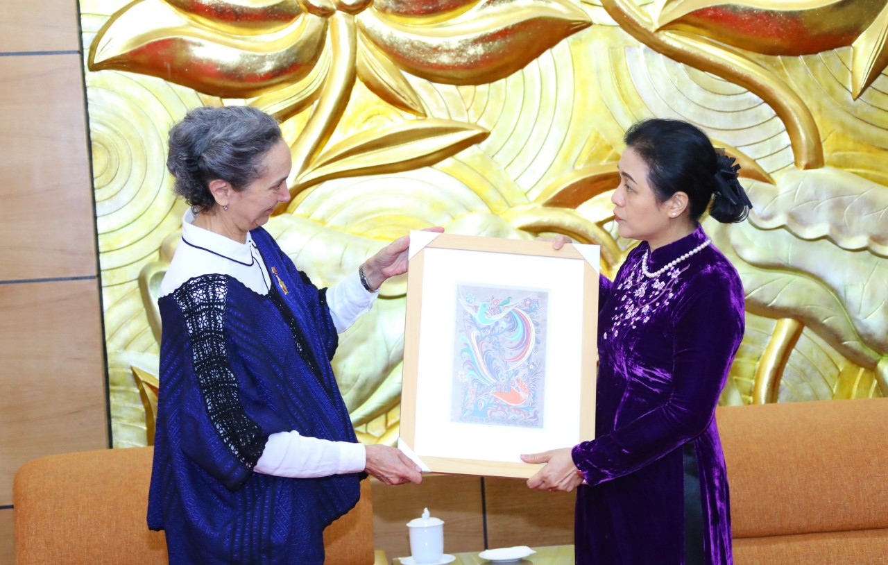 Bà Sarah Valdez Bolano - người mang hình ảnh Đại sứ Mexico thân thiện tới Việt Nam