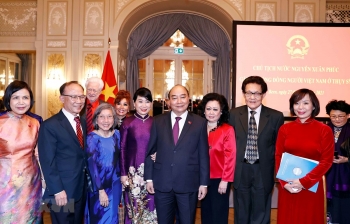 Chủ tịch nước Nguyễn Xuân Phúc gặp gỡ cộng đồng người Việt tại Thụy Sĩ