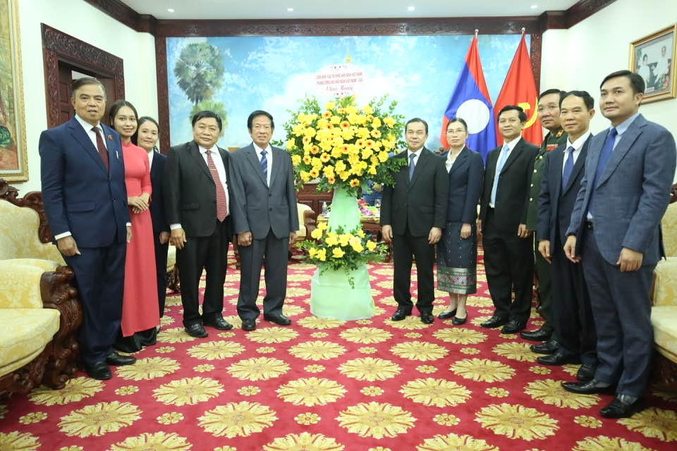 Hội hữu nghị Việt - Lào, Tạp chí Thời Đại chúc mừng Quốc khánh nước CHDCND Lào