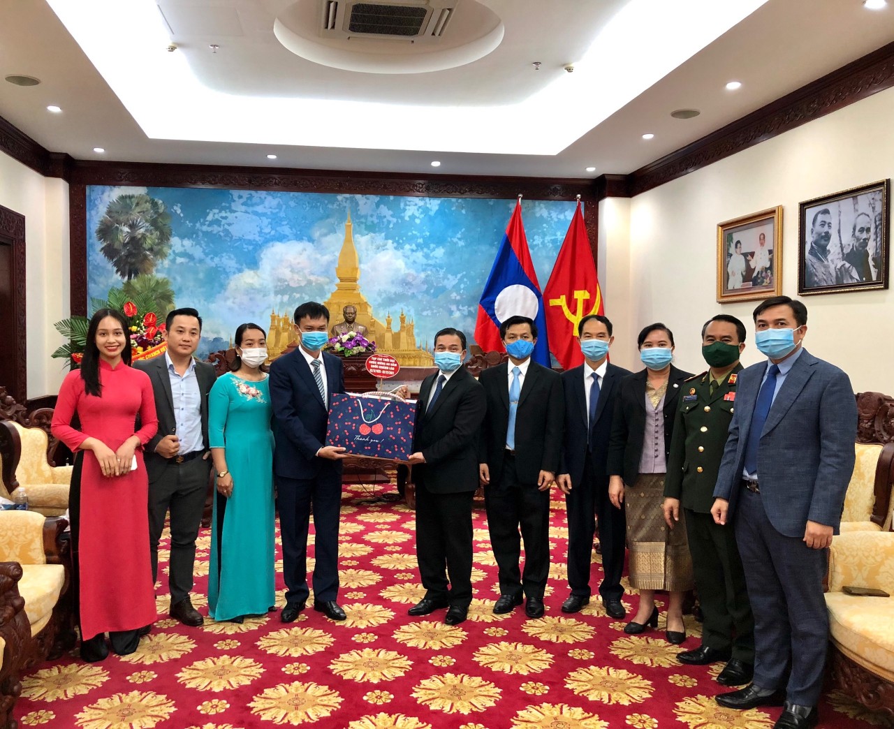 Lãnh đạo Hội hữu nghị Việt Nam - Lào chúc mừng 46 năm Quốc khánh Lào
