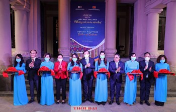 Giới thiệu hàng trăm tác phẩm nhiếp ảnh và sản phẩm dệt vải của Việt Nam và Philippin tới công chúng