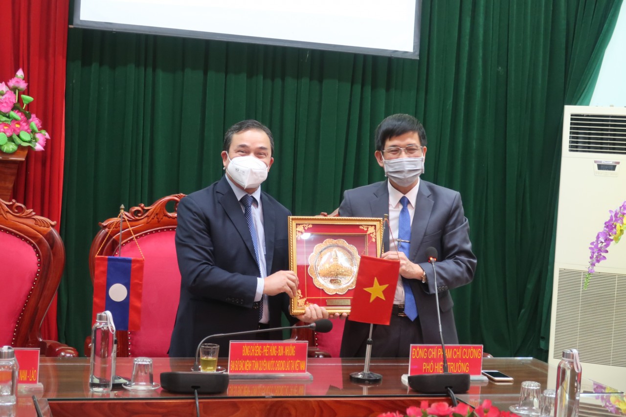 Đại sứ quán Lào đánh giá cao Trường Cao đẳng Thái Nguyên trong đào tạo học sinh, sinh viên nước bạn