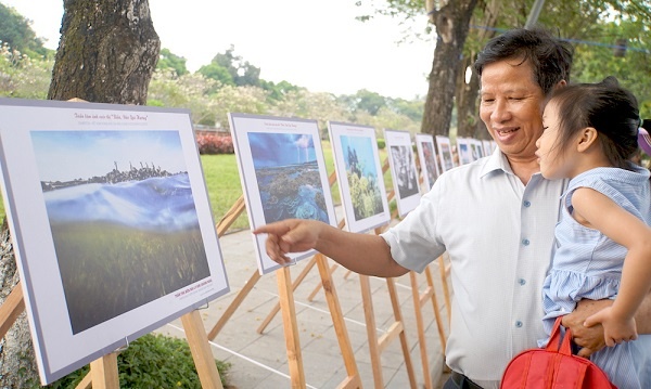 trien lam anh nghe thuat bien dao que huong tai co do hue