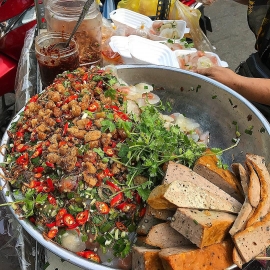 Khách Tây ấn tượng những món ăn ngon ở 3 khu chợ nổi tiếng ở Đà Nắng