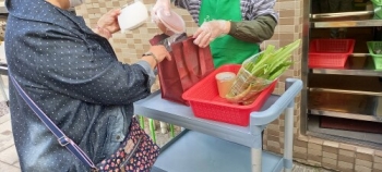 CPA Australia tặng rau tươi, 20.000 gói thực phẩm để giúp đỡ những người gặp khó khăn ở Hồng Kông (Trung Quốc)