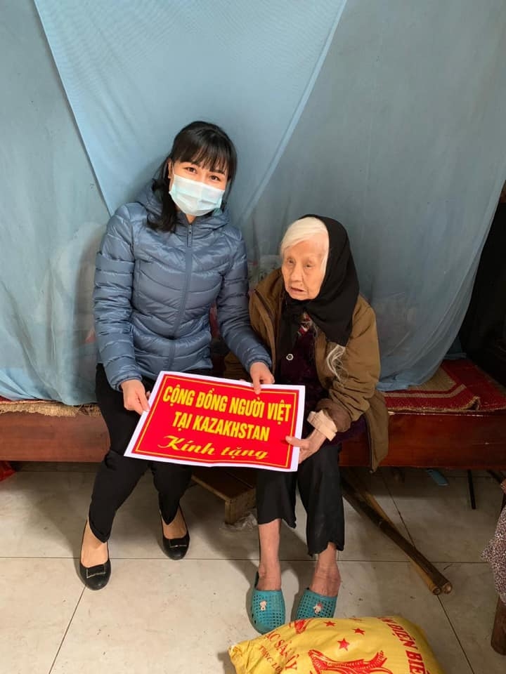 Người Việt tại Kazakhstan hỗ trợ hàng tấn gạo cho người nghèo thành thị chống COVID-19