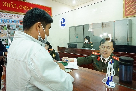 quy dinh moi ve viec cap giay thong hanh chinh phu ban hanh nghi dinh so 762020nd cp