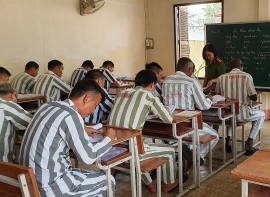 Hơn 200 phạm nhân ngoại quốc được học tiếng Việt tại trại giam Thủ Đức