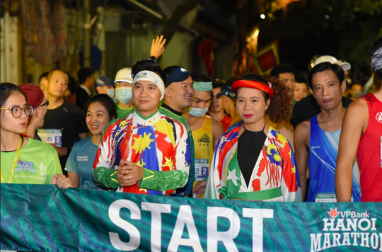 Nhà văn Trang Hạ: “VPBank Hanoi Marathon năm nay là tuyệt vời nhất”