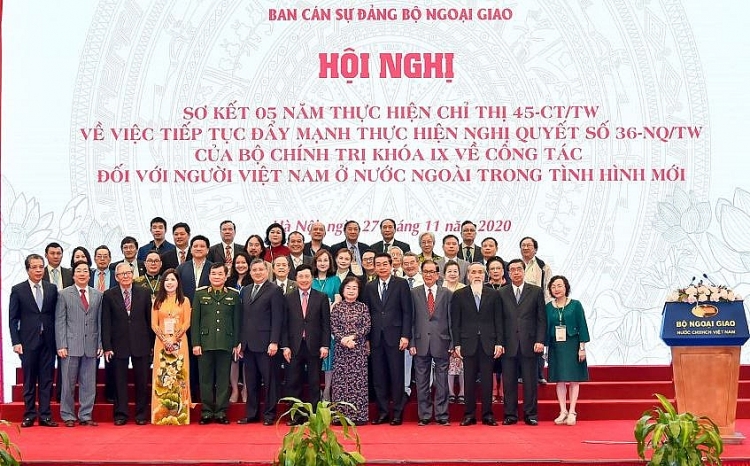 Thực hiện công tác về người Việt Nam ở nước ngoài là nhiệm vụ của cả hệ thống chính trị và của toàn dân