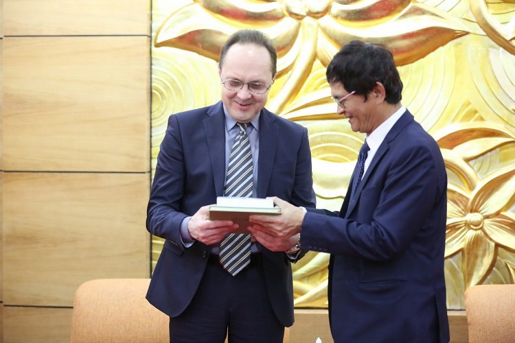 Chủ tịch Hội hữu nghị Việt – Nga tiếp Đại sứ đặc mệnh toàn quyền Liên bang Nga tại Việt Nam