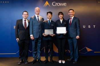 Crowe Singapore trao học bổng cho 2 sinh viên xuất sắc về kinh doanh, kế toán của Đại học Bách khoa Ngee Ann