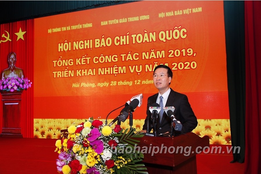 bao chi la nguoi tien phong trong viec neu bat tinh than khat vong cua nguoi dan