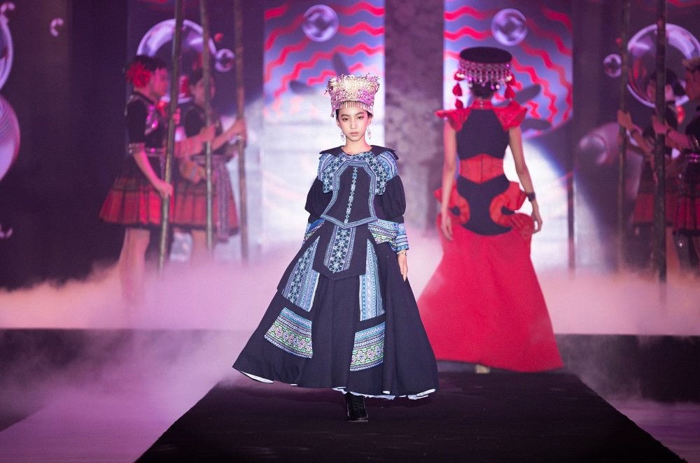 Hình ảnh trong chương trình Vietnam International Fashion Tour.