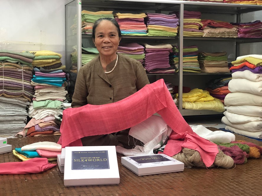 Người dân Phùng Xá gìn giữ nghề dệt lụa truyền thống Người dân Phùng Xá gìn giữ nghề dệt lụa truyền thống