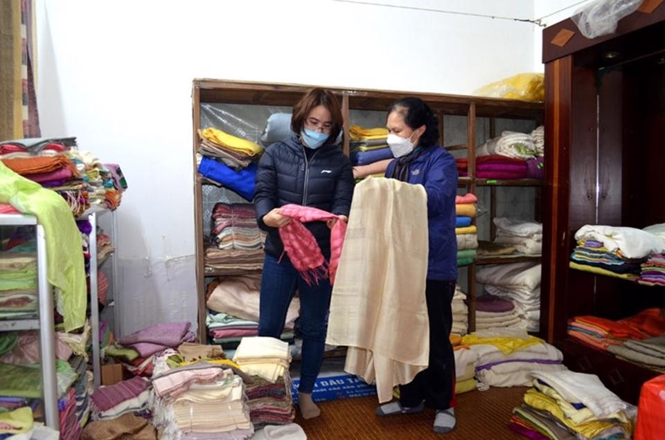 Người dân Phùng Xá gìn giữ nghề dệt lụa truyền thống Người dân Phùng Xá gìn giữ nghề dệt lụa truyền thống