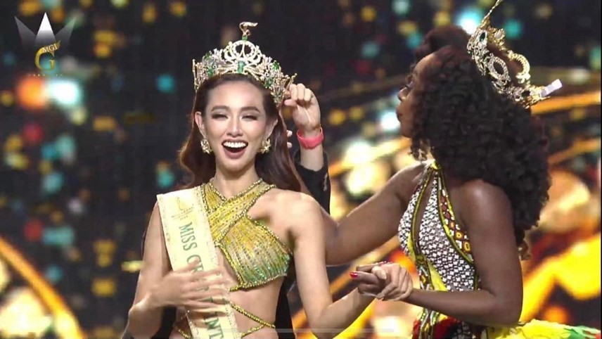 Đương kim Hoa hậu Hòa bình Quốc tế 2021 Nguyễn Thúc Thùy Tiên.