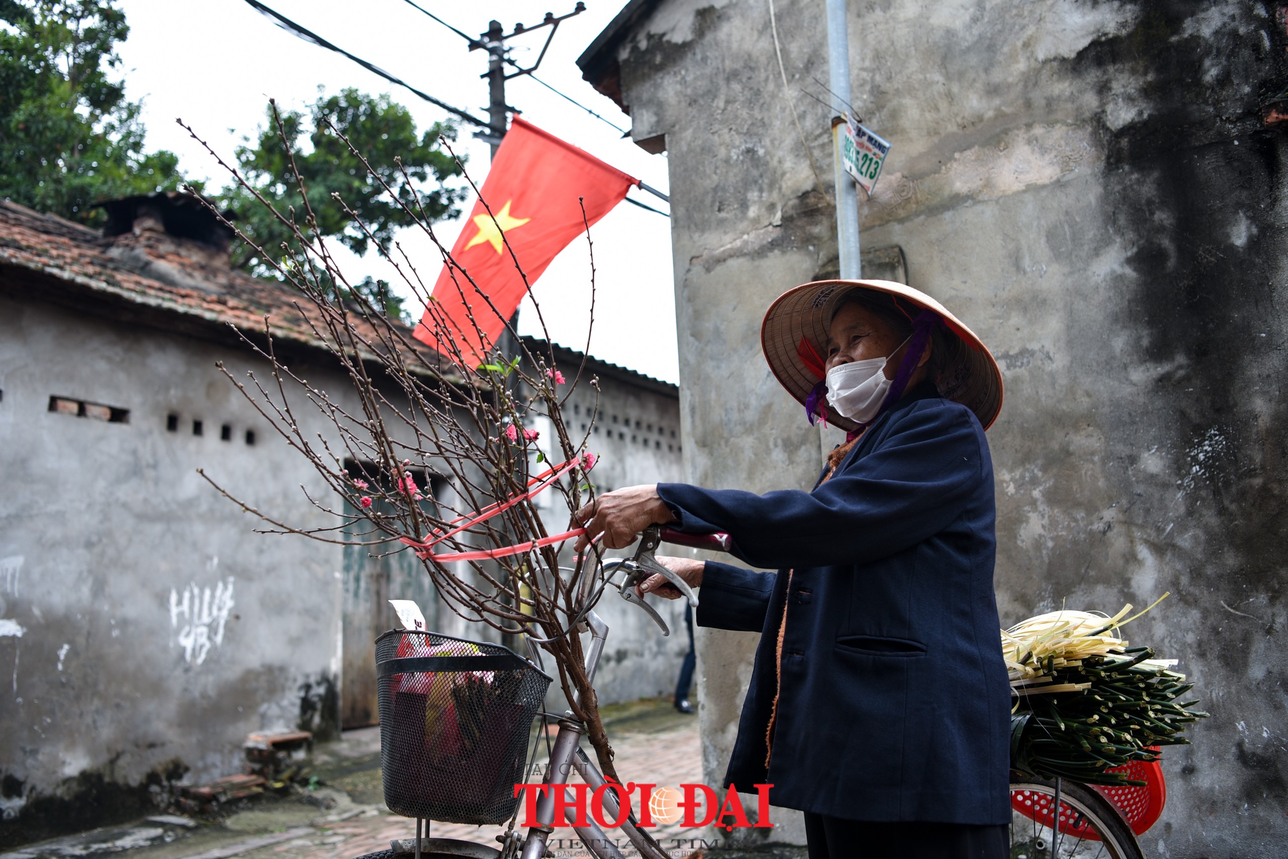 Gần 30 Đại sứ, nhân viên ngoại giao, các tổ chức quốc tế trải nghiệm Tết cổ truyền Việt Nam ở làng cổ Đường Lâm