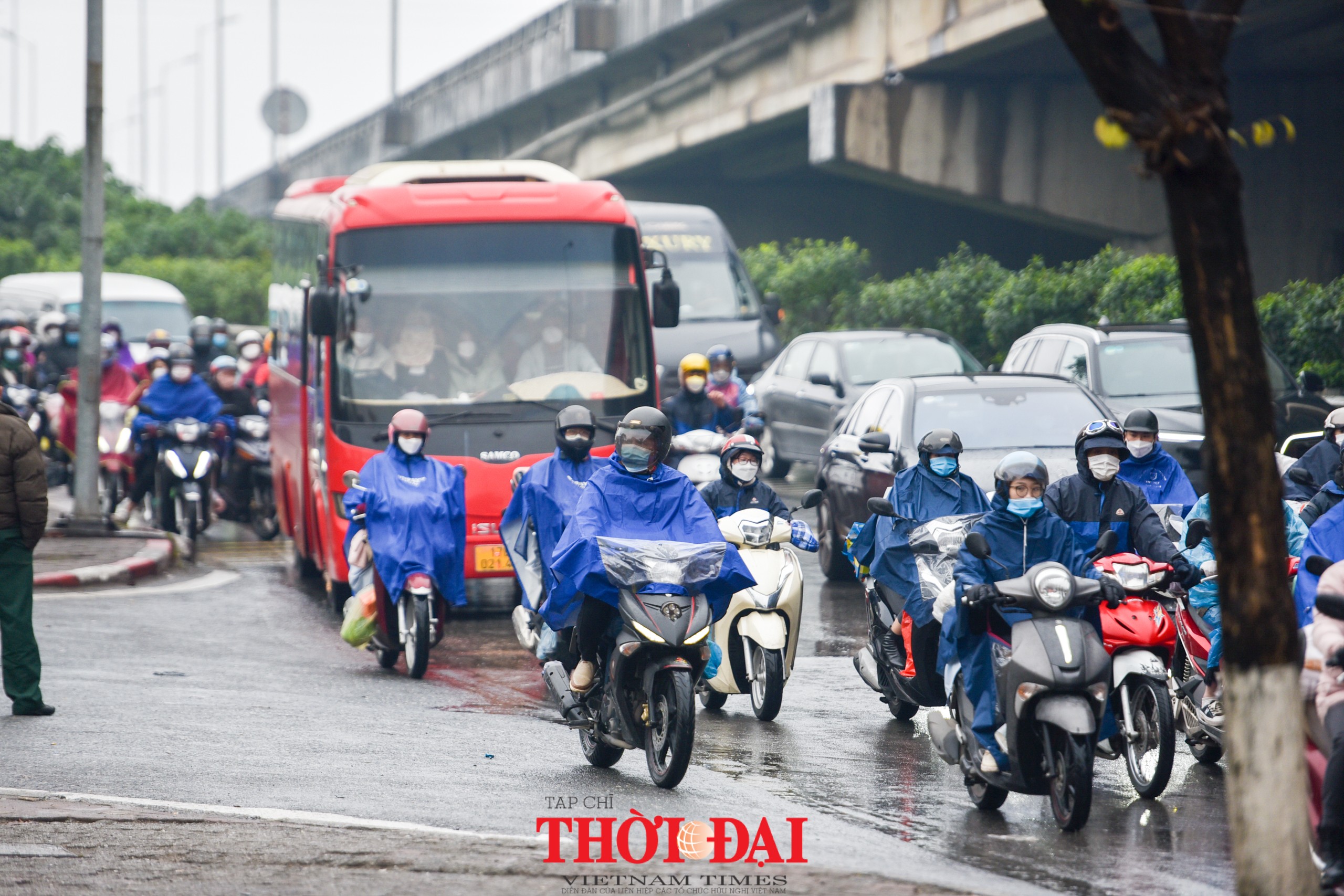 Người dân các tỉnh tấp nập trở lại Thủ đô sau kì nghỉ Tết