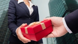 TP Hồ Chí Minh: Cấm tặng quà Tết cho cấp trên dưới mọi hình thức