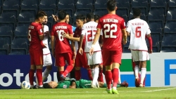U23 Việt Nam – U23 UAE: Thủ môn Bùi Tiến Dũng gặp chấn thương không nhẹ