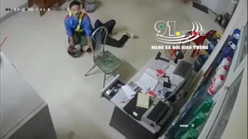 video bi dao dam suot bung nhan vien cay xang van quat nga ten cuop