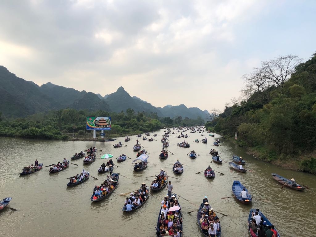 van canh chua tet dau nam di chua huong cau gi de khong bat kinh