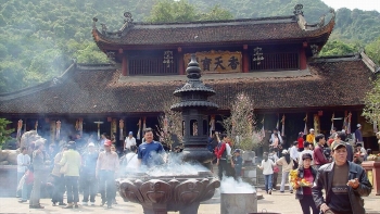 van canh chua tet dau nam di chua huong cau gi de khong bat kinh