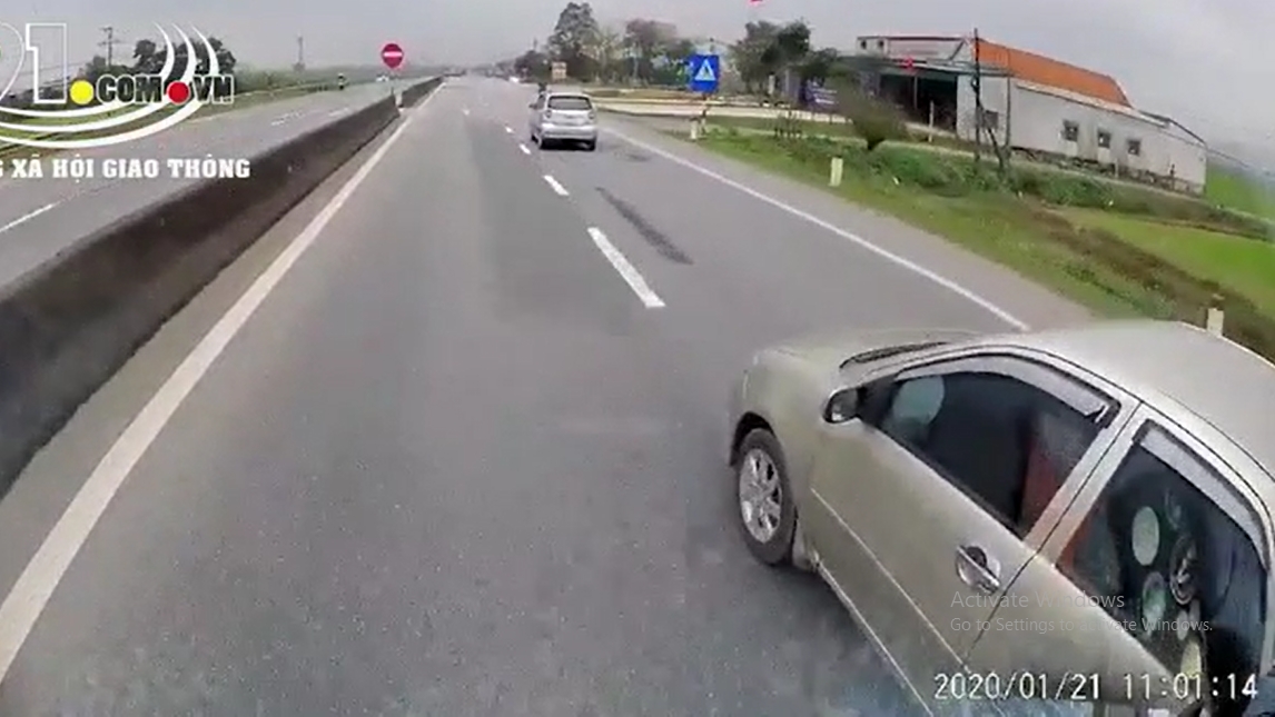 video xe dua ban khoi duong o van toc 180kmh