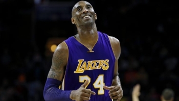 huyen thoai bong ro kobe bryant tu nan vi roi truc thang