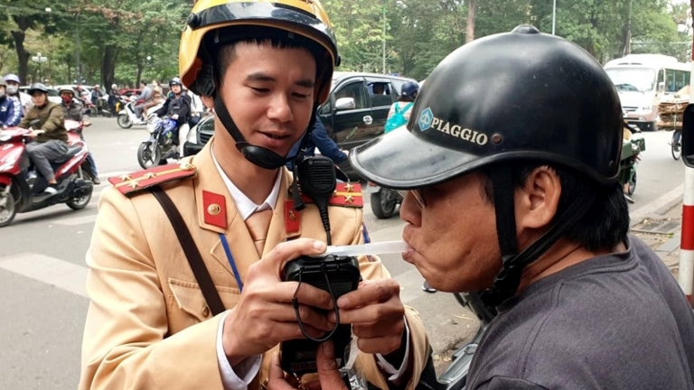 hau nghi tet nguyen dan 2020 csgt tang cuong xu phat nong do con