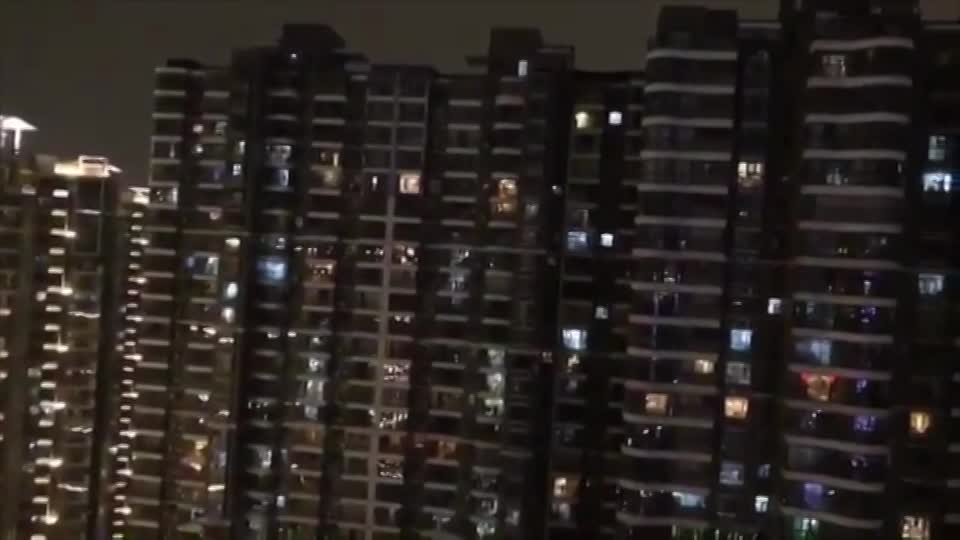 video song giua o dich virus corona nguoi dan vu han tu co vu nhau co len