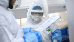 Trung Quốc khám nghiệm tử thi hai bệnh nhân tử vong vì Covid-19