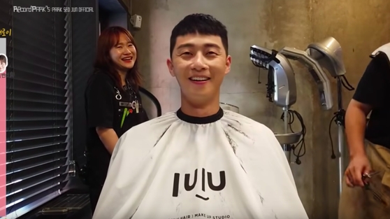park seo joon meu mao xuong toc o hau truong phim tang lop itaewon