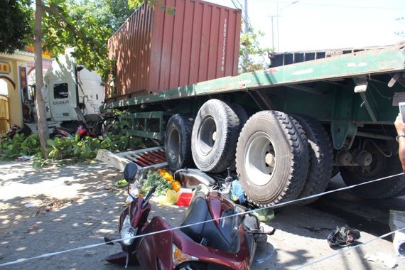 vung tau xe container dam lien hoan xe may nhieu nguoi bi thuong