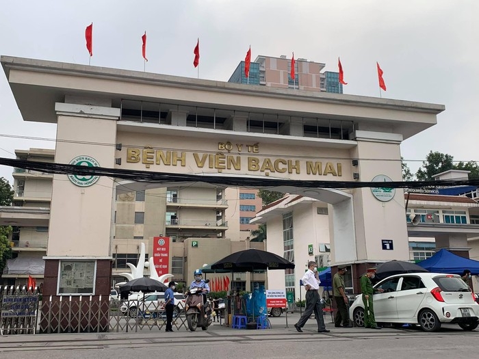 ha noi gan 1600 nguoi da den kham dieu tri tai benh vien bach mai