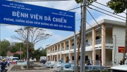 COVID-19: Phi công người Anh tiên lượng nặng