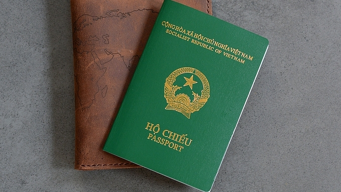 Muốn nhập quốc tịch Việt Nam, người nước ngoài cần chuẩn bị hồ sơ, thủ tục gì?