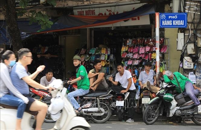 nhieu nguoi chu quan khong deo khau trang phong chong dich covid 19