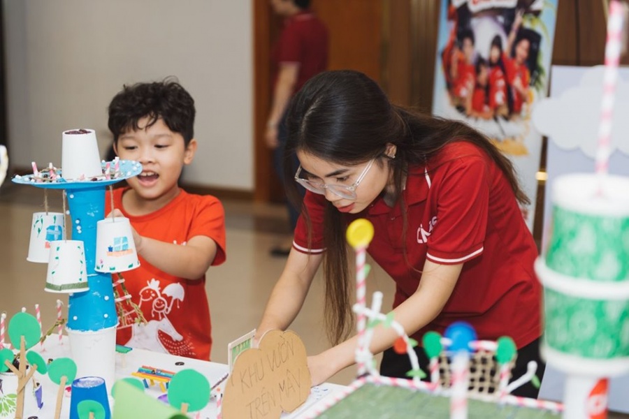 phu huynh ha noi choang ngop boi lau dai biet thu do con tu xay bang phe lieu