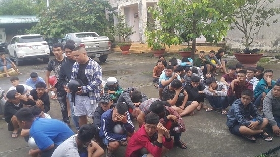 hau giang chan bat 140 quai xe dua xe trai phep