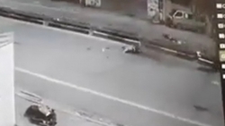 Clip: Khoảnh khắc xe máy kẹp 5 tông dải phân cách, 4 người chết ở Thái Nguyên