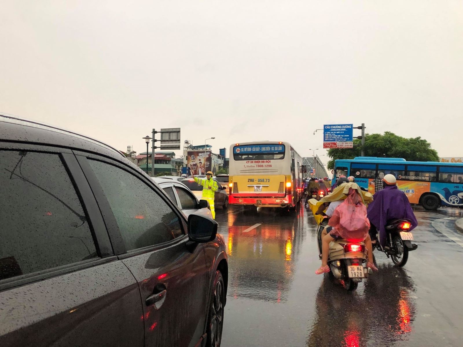 ha noi te liet sau mua lon duong pho ngap thanh song