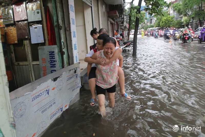 ha noi te liet sau mua lon duong pho ngap thanh song